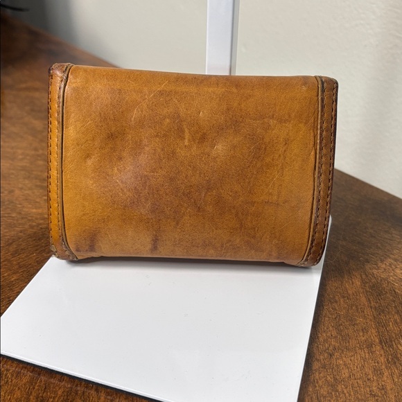 🔥 LOW START Marc Jacobs Brown Leather Turn lock Wallet with Gold Accents - Picture 3 of 12